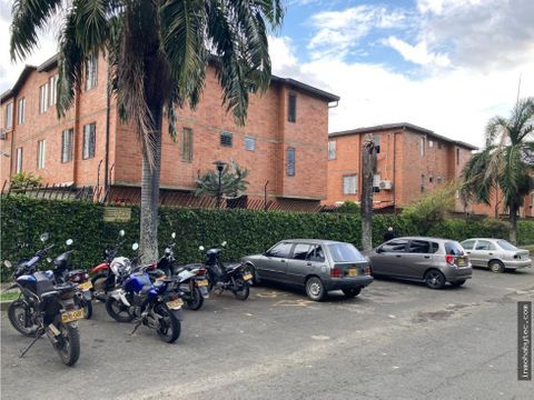 se vende casa unidad jardin del lili en cali detras de makro